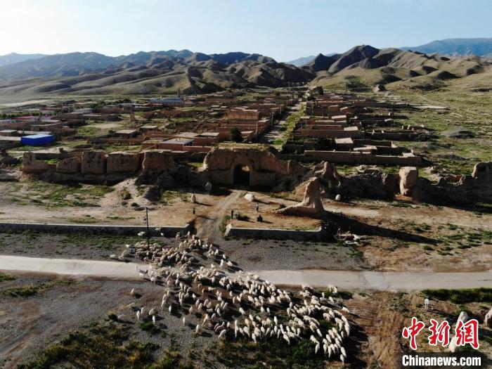 甘肃省张掖市山丹县启动建设长城风景道,汉明长城古遗址及峡口古城遗址,将得到更好保护和开发。(资料图) 杨艳敏 摄 甘肃省张掖市山丹县启动建设长城风景道,汉明长城古遗址及峡口古城遗址,将得到更好保护和开发。(资料图) 杨艳敏 摄