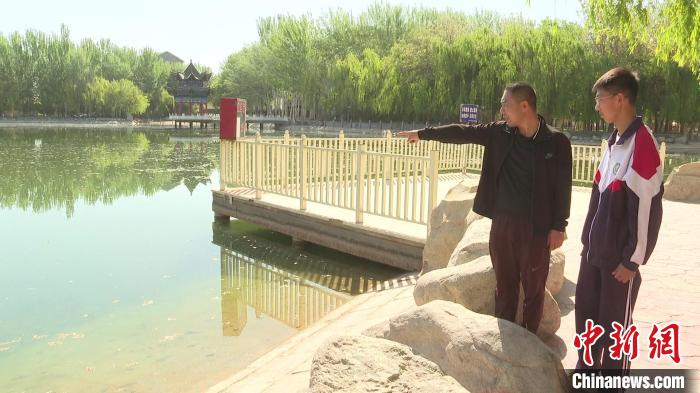 甘肃敦煌15岁少年勇救落水祖孙见义勇为成同学榜样