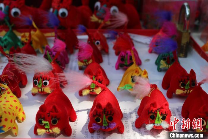 “布老虎”“蛤蟆鞋”：河北胜芳古镇的端午布艺