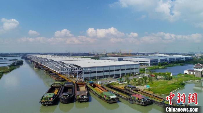 【十年@每一个奋斗的你】浙北小镇共富故事:走出“钢铁小镇”的绿色“突围”之路