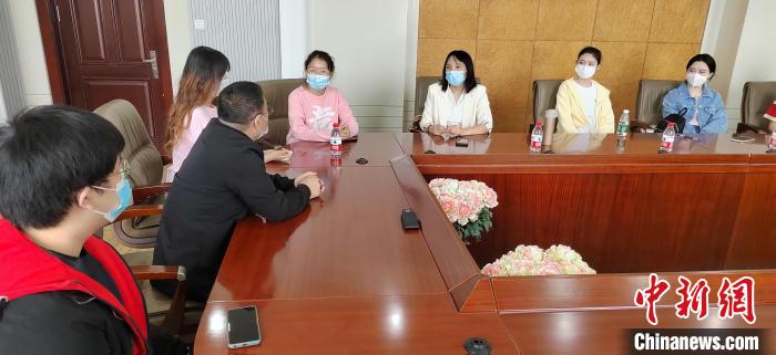 励志从教刘羲檬：我在哪妈妈就在哪