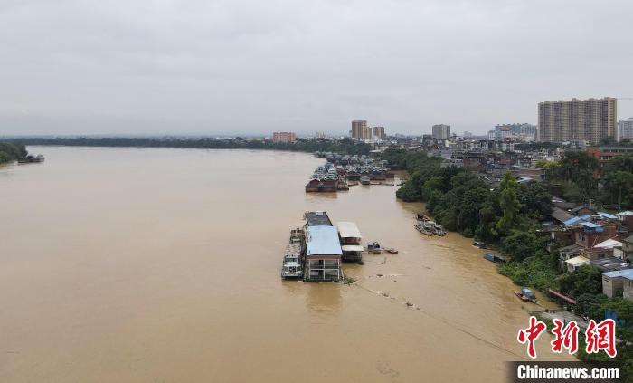 广西桂平黔江出现今年入汛首次超警戒水位客渡船舶全线停航