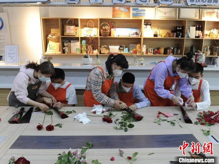 走近长春“无声花店”：这些孩子在这培育“生活之花”