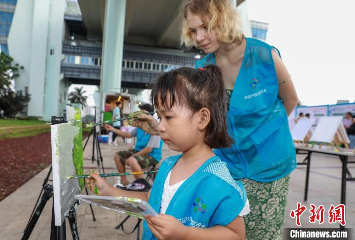 画笔绘诗意海口花式宣传《湿地保护法》