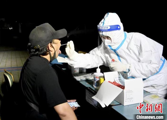 四川雅安芦山地震现场见闻：太平中学安置点的不眠夜