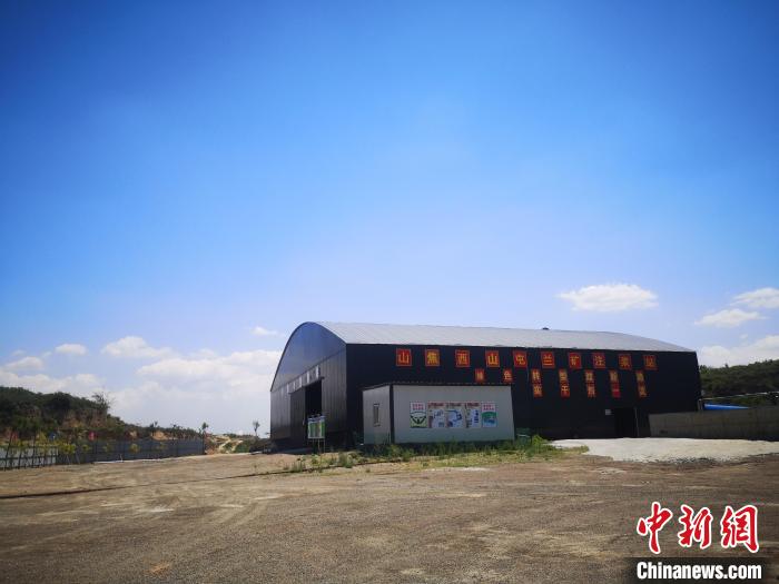 古交兴能电厂的粉煤灰在屯兰矿注浆站制浆后，充填到离层空间，用于防止采煤造成的地表塌陷。　范丽芳 摄