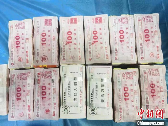 图为警方查获的部分物品。 贵州省公安厅供图 图为警方查获的部分物品。 贵州省公安厅供图