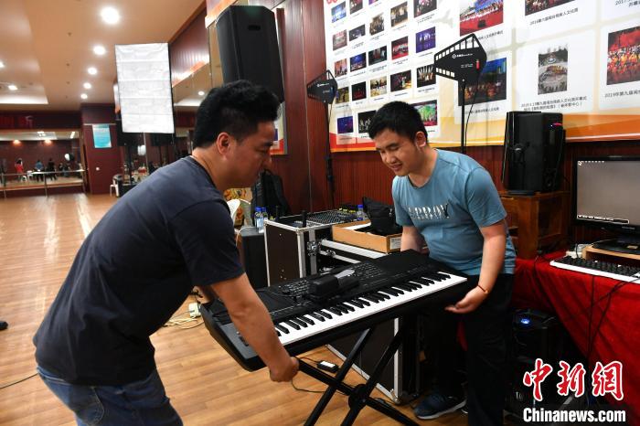 福州视障人士组乐团：用音乐传递乐观与努力