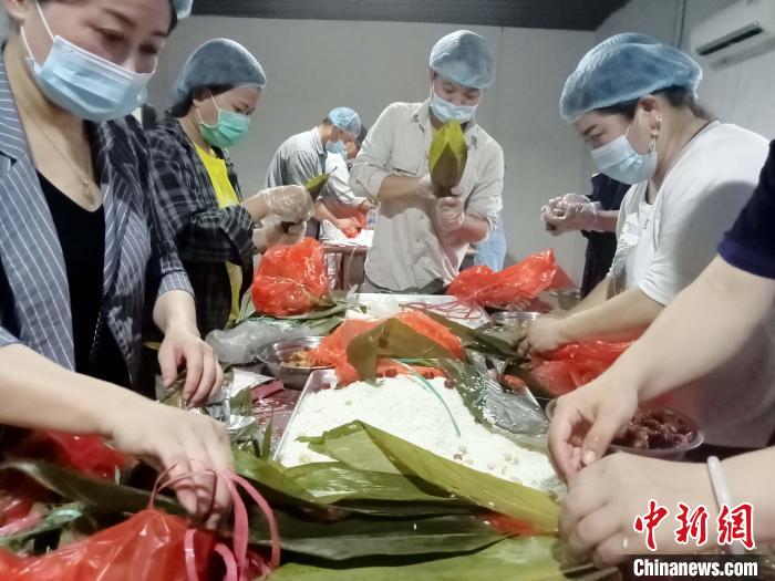 印尼中资企业端午节粽香满园（图）