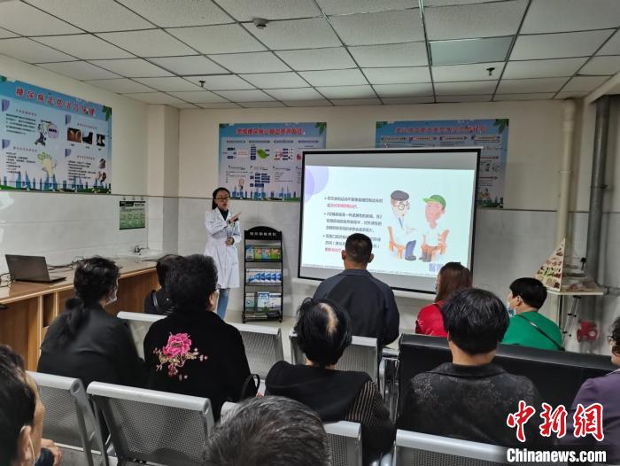 天津市南开区援甘医疗队在庆城县岐伯中医医院开展医学教育讲座 天津市南开区融媒供图