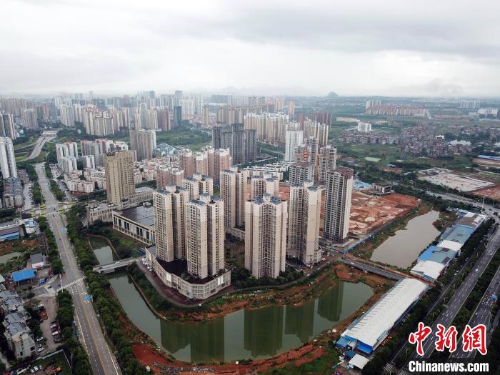 广西来宾侨场“重生”记：归难侨放下锄头进城做市民