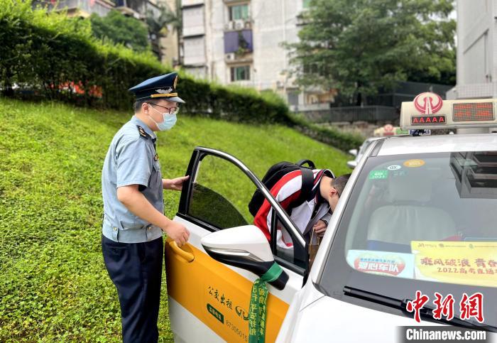 福建交通运输部门护航高考路