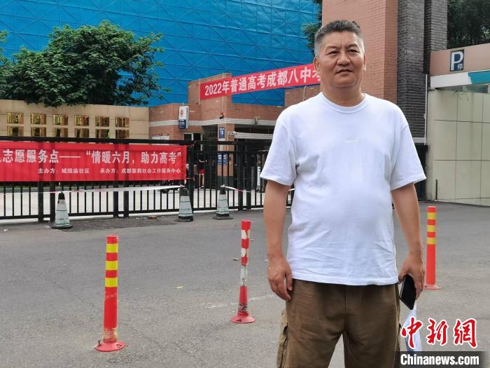 梁实参加完自己的第26次高考。　王利文 摄