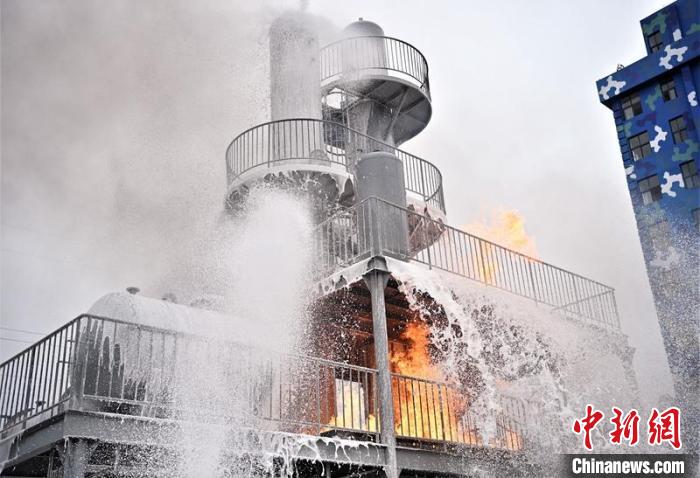 基地内的化工事故处置训练装置。 四川消防供图 基地内的化工事故处置训练装置。 四川消防供图