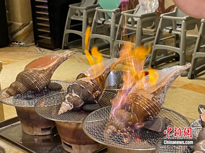 炭烧响螺。蔡敏婕 摄 炭烧响螺。蔡敏婕 摄