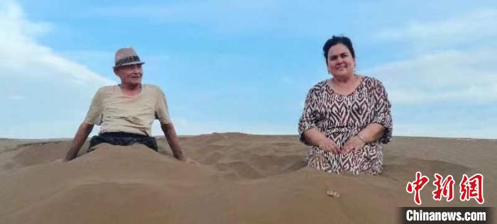 持续高温新疆鄯善群众享受沙疗(图)