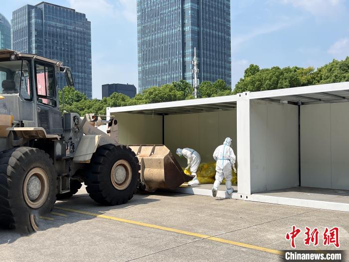 新国博方舱关闭近1.5万张床位高峰日产涉疫垃圾逾20吨