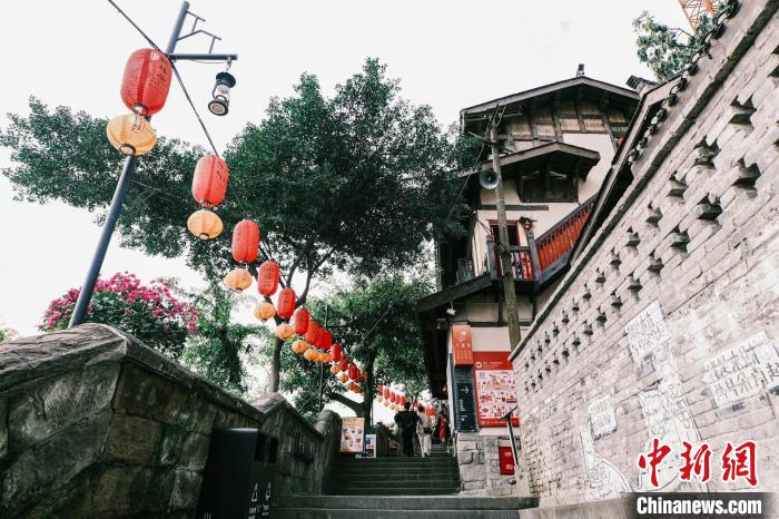 图为山城巷步道。 重庆市住房和城乡建设委员会供图 图为山城巷步道。 重庆市住房和城乡建设委员会供图