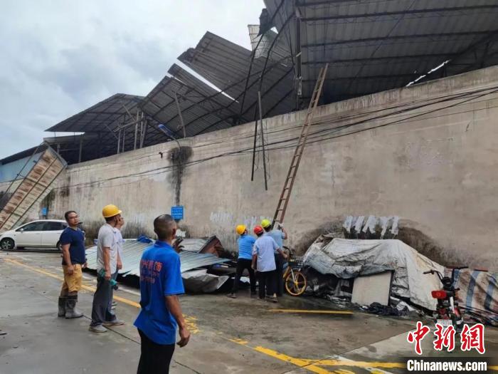 厂房屋顶受损 南海区大沥镇政府 供图