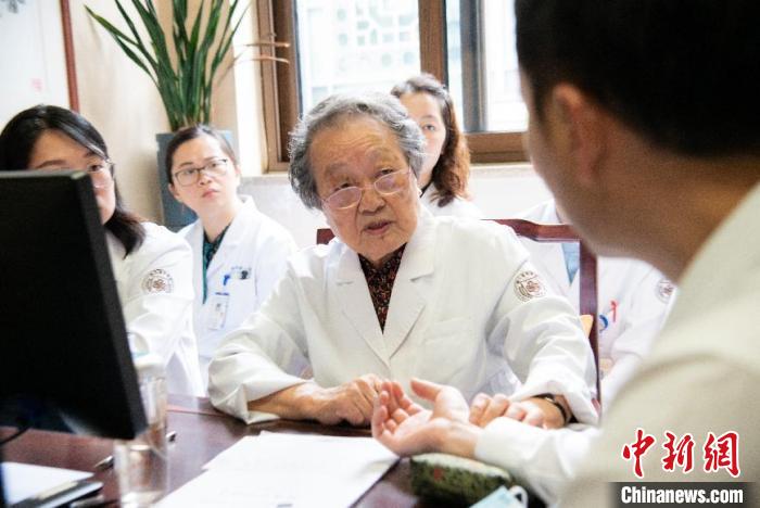 “国医大师”葛琳仪：从医六十载杏林济苍生