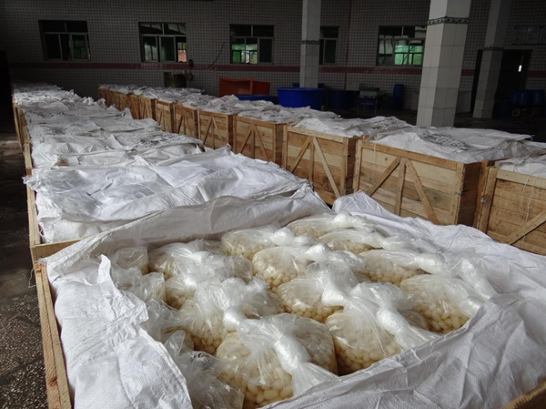 准备运往国外的藠头半成品。受访者供图