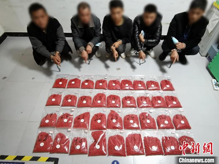 云南普洱警方铲除一贩毒团伙缴冰毒40公斤