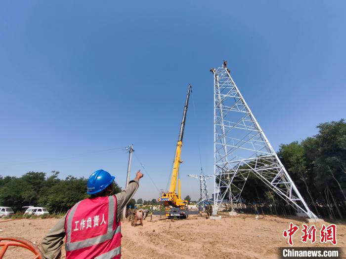 高温“烤”验下的供电人：与烈日较量守护万家清凉