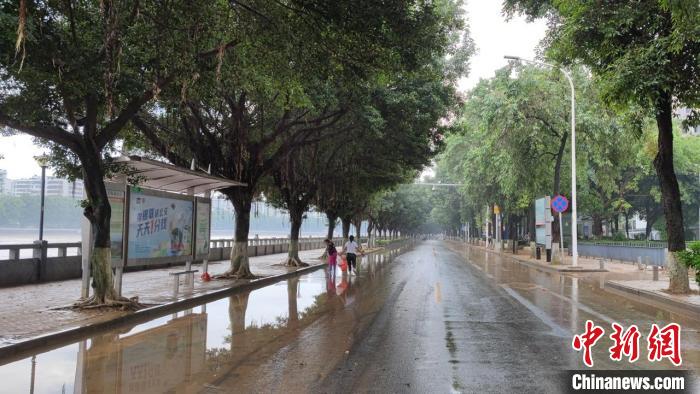 韶关市区及下游北江河段水位将继续缓慢回落,部分街道的洪水已经退去。 韶关市政府 供图 韶关市区及下游北江河段水位将继续缓慢回落,部分街道的洪水已经退去。 韶关市政府 供图