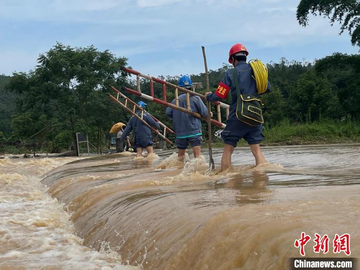 逾550多万户受灾南方电网公司投入4万余人次抢修