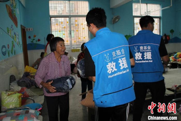 南方多地遭遇强降雨壹基金联合社会组织救灾