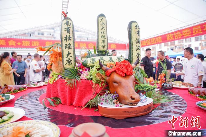 图为大化县《壮瑶大席》展示现场。　陈冠言 摄