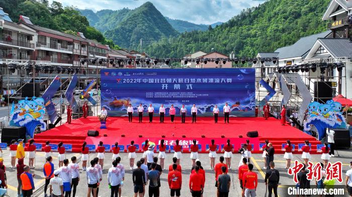 国内漂流爱好者竞速“华中第一漂”