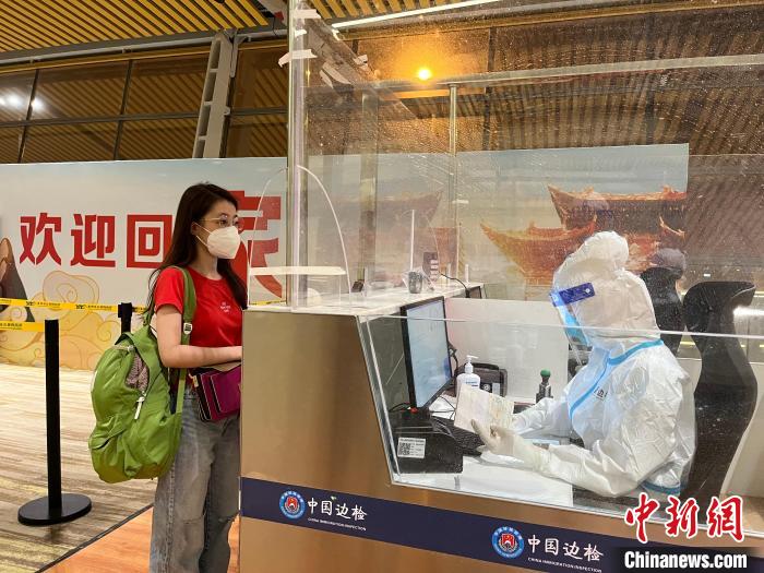 昆明边检站保障“昆明-金边”国际客运航线复航