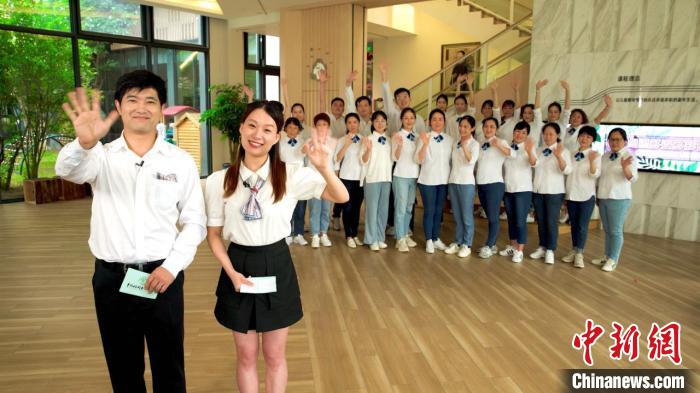 疫情防控期间,中福会幼儿园通过多种方式,提供居家健康生活和科学。 中福会幼儿园供图 疫情防控期间,中福会幼儿园通过多种方式,提供居家健康生活和科学。 中福会幼儿园供图