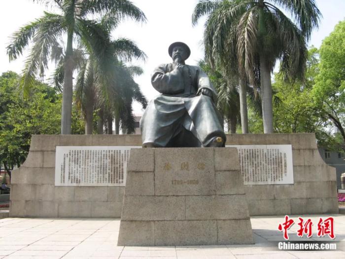 广东省东莞市虎门镇鸦片战争博物馆中的林则徐像。<a target=