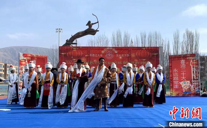 图为文艺骨干开展基层文化活动。(资料图) 尖扎县文化馆 供图 图为文艺骨干开展基层文化活动。(资料图) 尖扎县文化馆 供图