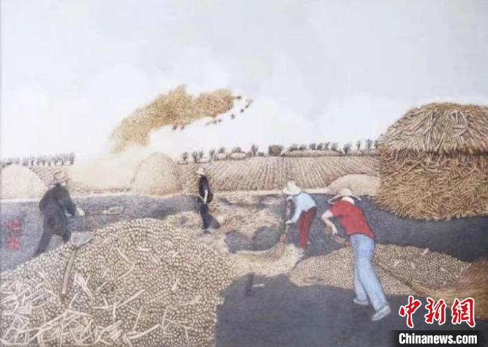 贾书辰创作的烙画作品 王春光 摄 贾书辰创作的烙画作品 王春光 摄