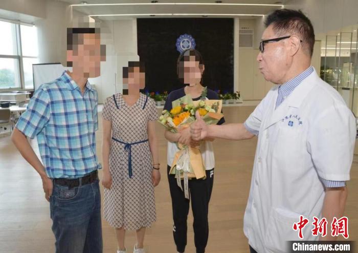 父亲接受肝移植获救22年后高考女儿致谢医生立志学医
