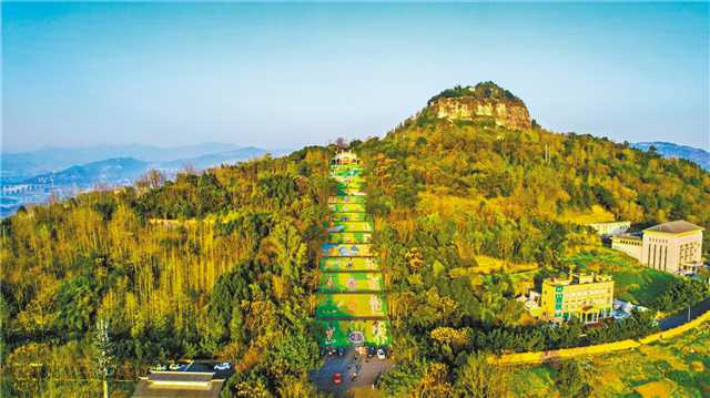 远眺龙脊岭公园。（云阳县委宣传部供图）