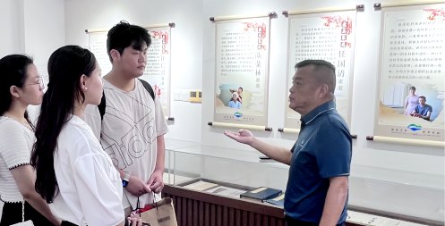 南京师范大学“青史流德,家风传颂”社会实践团队开展实地调研活动。校方供图