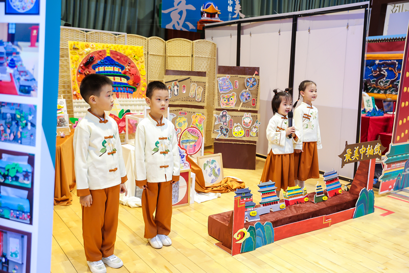 “大美中轴 创意有我”――北京市东城区中轴文化创意作品集市活动现场 图片来源：东城区教育科学研究院学生发展中心活动资源部