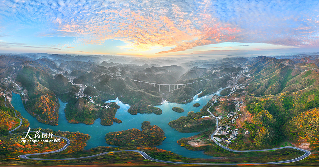 贵州毕节：高原湖泊 景美如画