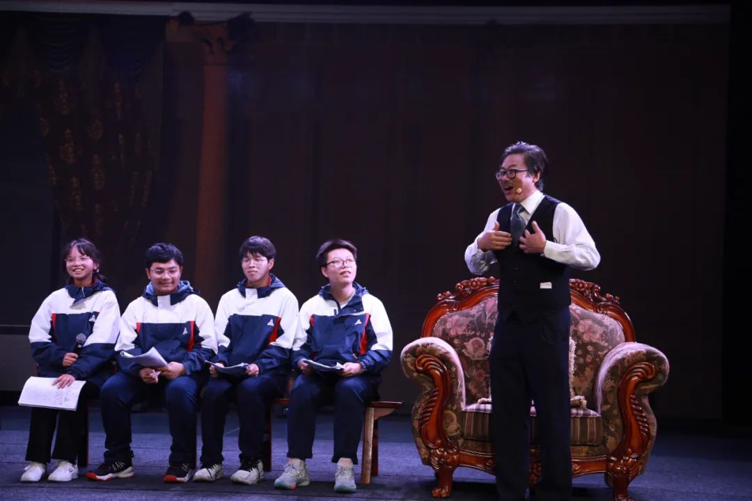 《雷雨》碰撞课——学生与剧组主创研讨。付军摄