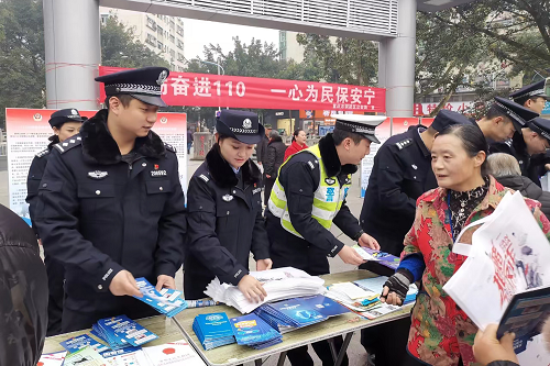 ​共建清朗网络环境 铜梁公安开展打击整治网络谣言宣传