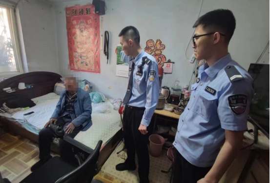 辽阳：老人异地走失 民警平安送回
