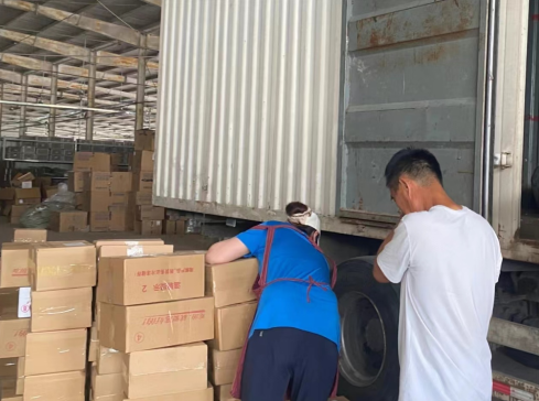 大连：快递行业联合工会让农民“搭”上致富快车
