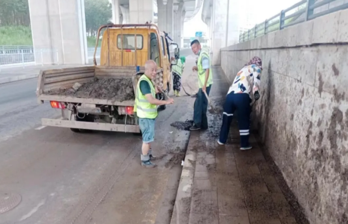 沈阳市浑南环卫让雨后城市更加亮丽