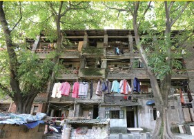 “编外警察”周明华暮年壮心输给生活重量